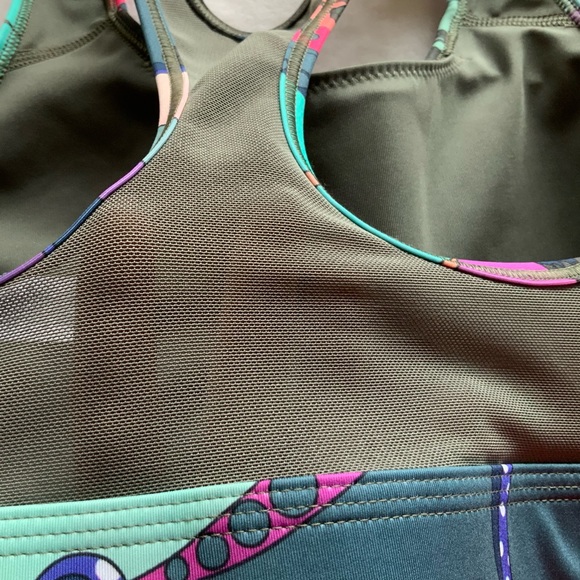 Nike Swoosh Icon Clash Dri-FIT Sports Bra - Picture 6 of 11